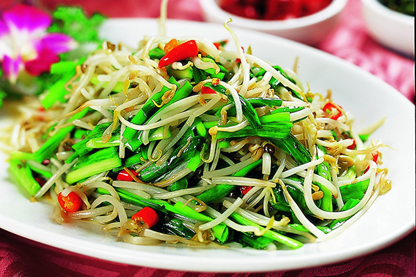  p data-id="gn8pmw3ltp">韭菜炒绿豆芽是浙江省传统的名菜,属于浙