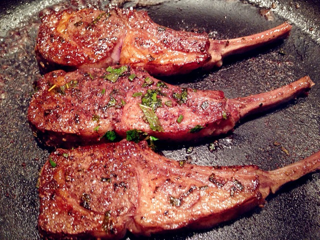  p>西班牙辣味红酒烤羊排是一种美味的西式美食. /p>