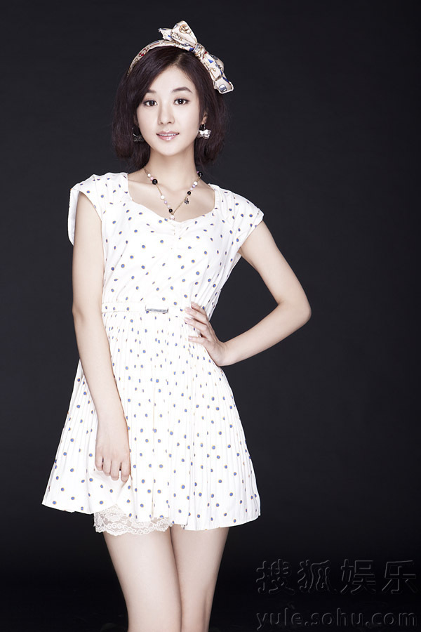  p>赵丽颖,1987年10月16日出生于河北省廊坊市,中国内地影视女演员.