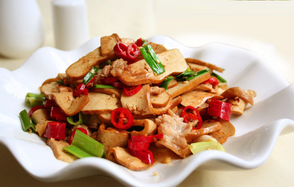 主要通过蒸,来体现香肠和攸县香干的特点. /p>