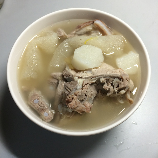  p>竹荪排骨汤是一款营养丰富的汤品,主要原料有竹荪,排骨等.