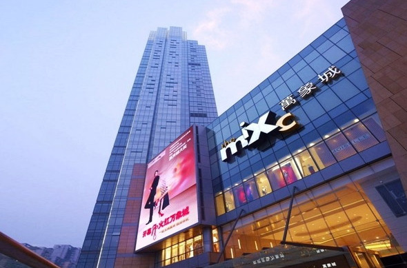  p>郑州万象城市位于二七区民主路和解放路交叉口,总投资50亿港币