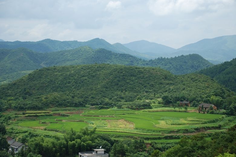  p>岣嵝峰位于衡阳县境内,距衡阳市区也不过40公里.