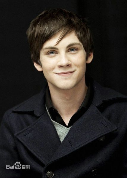  p>罗根·勒曼 i>(logan lerman) /i>,1992年1月19日出生于美国加州