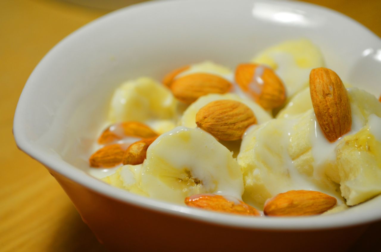 杏仁酸奶淋香蕉