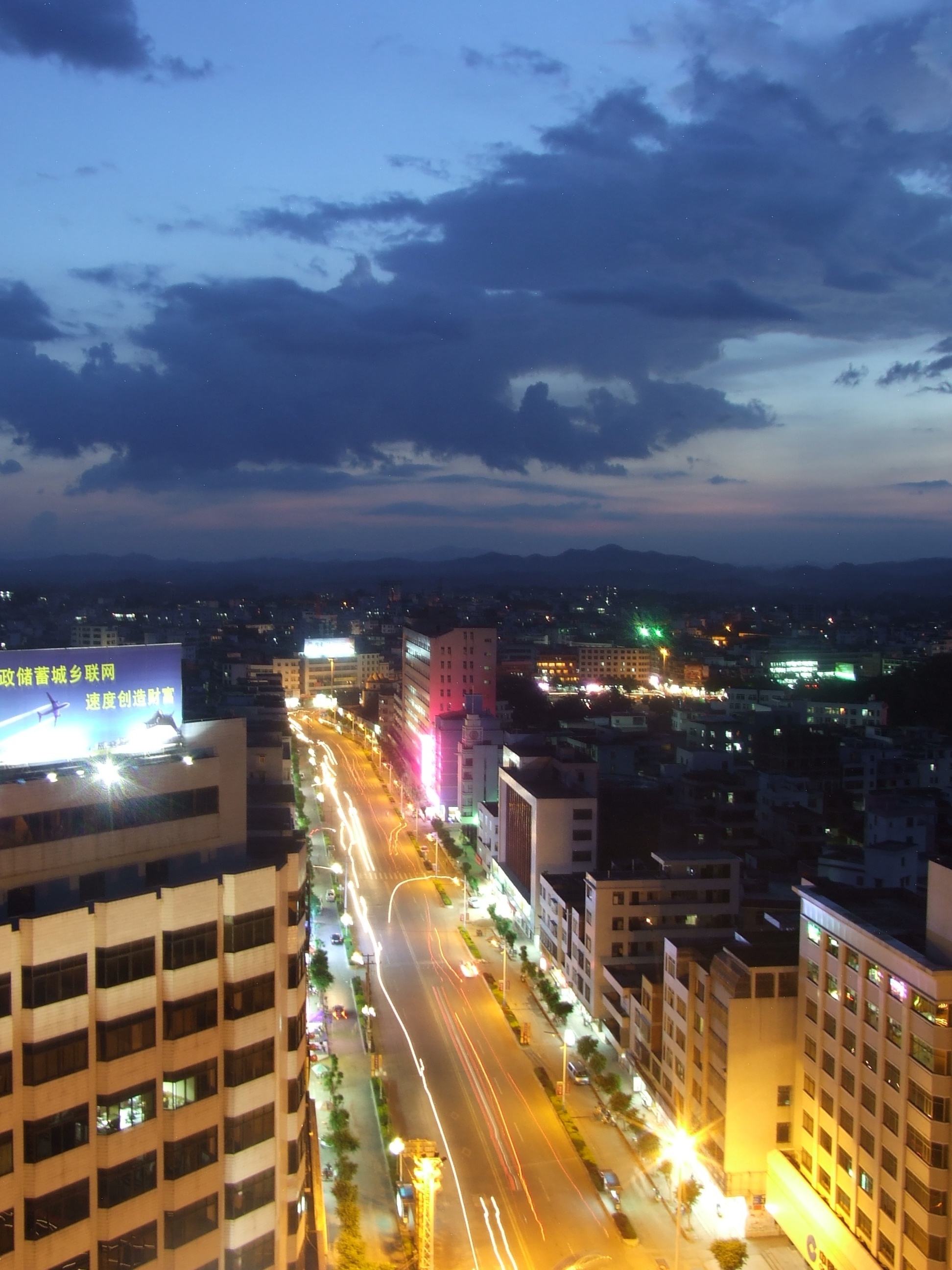  p>云城区隶属云浮市,地处 a target="_blank" href="/item/广东省