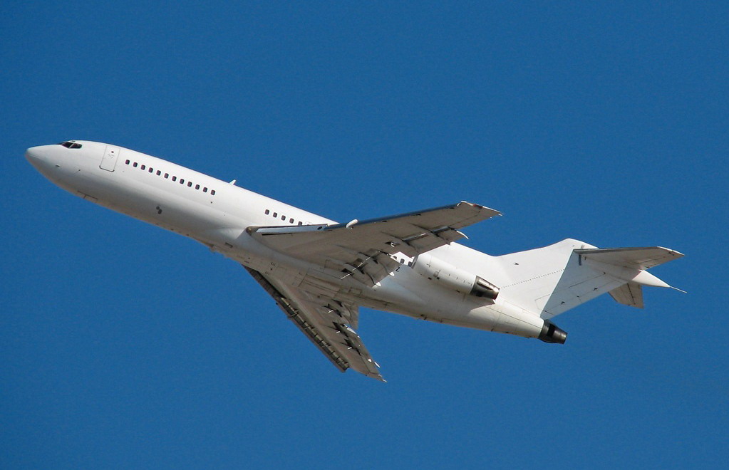  b>boeing 727 /b>)是美国波音公司研制生产的中短程民航飞机