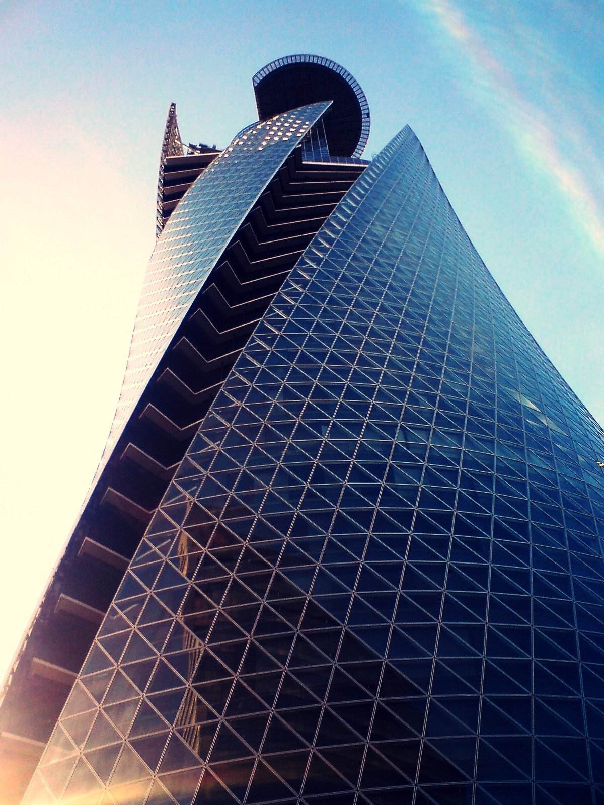 推出了一幢另类绝世的螺旋形扭转大楼,楼内房间主要用于居住