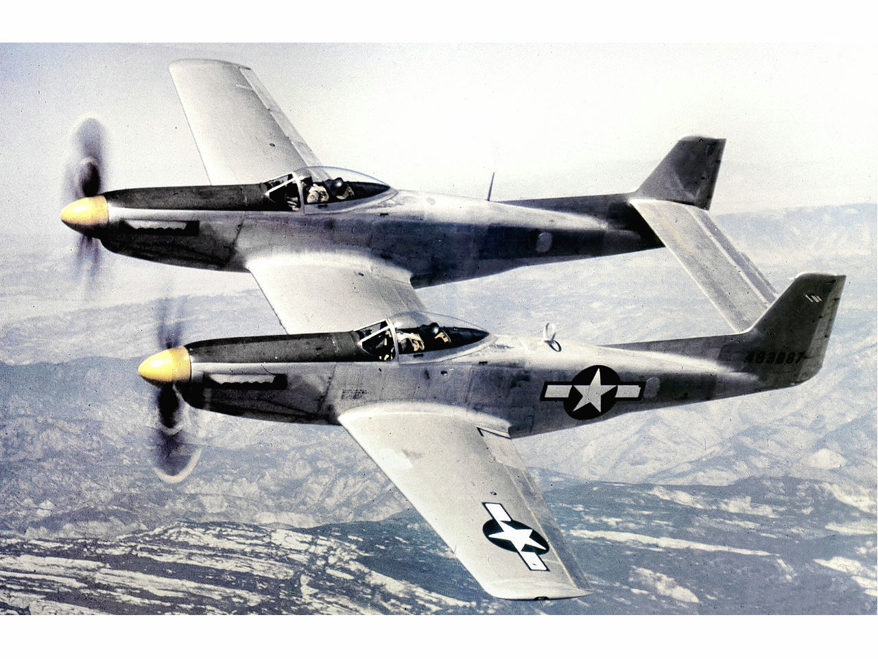 f-82 twin mustang,又称:p-82,双野马),是美国空军的双座战斗机,原称p