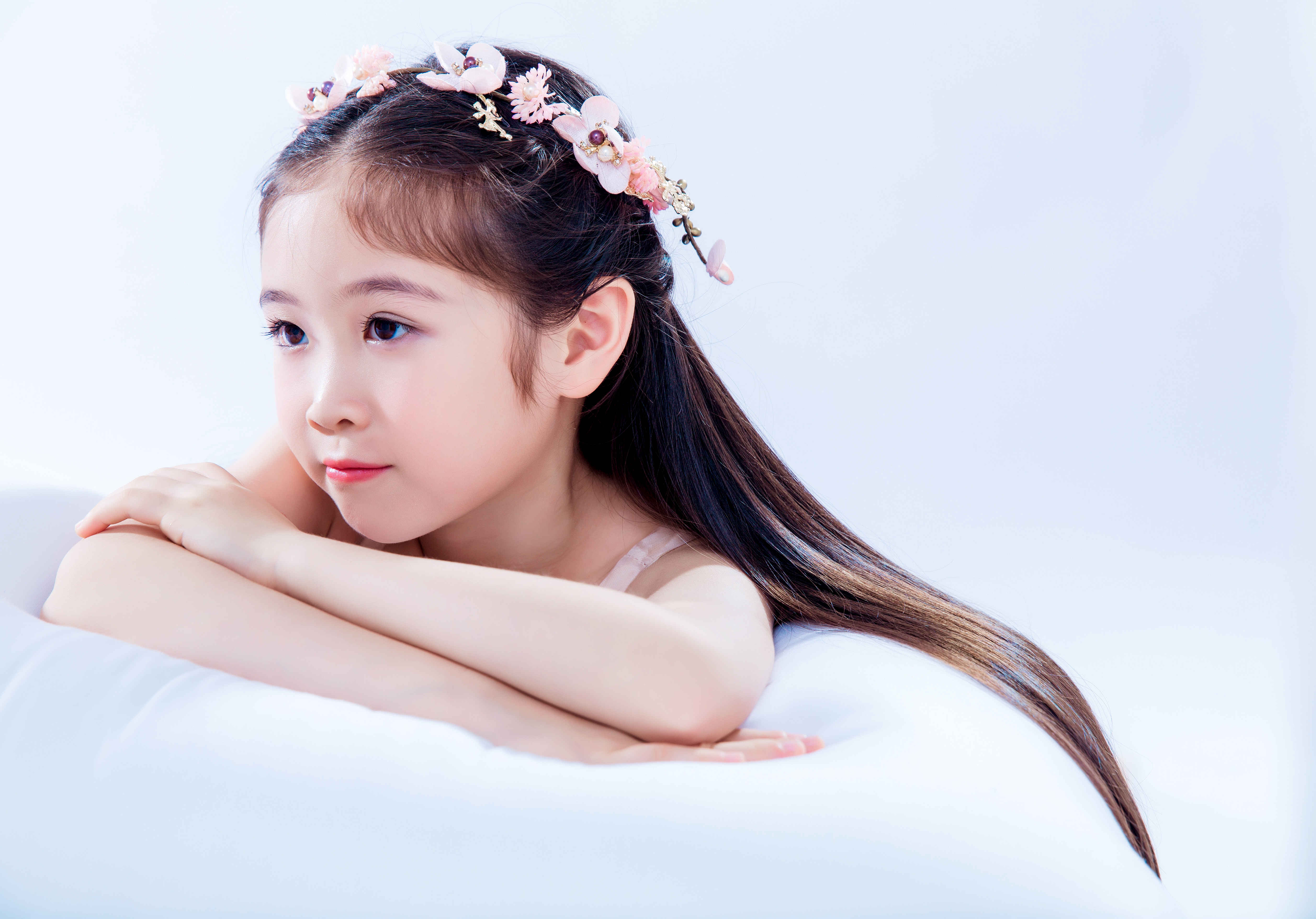  p>邓文怡,2009年11月14日出生于香港,童星,中国香港女歌手.