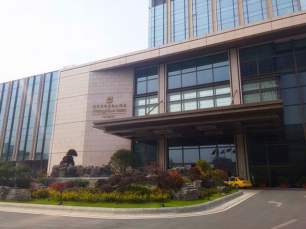 包含能与外国人聊天的app南京香格里拉大酒店总机的词条