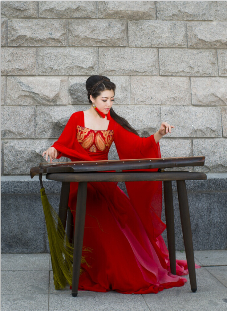 陈璨,青年古琴演奏家,祖籍辽宁,现为<a