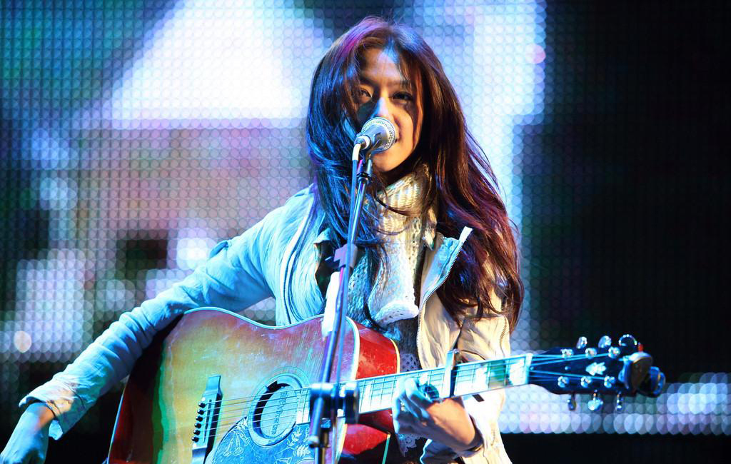  p>陈绮贞(cheer),1975年6月6日出生于台湾省台北市,中国台湾民谣女