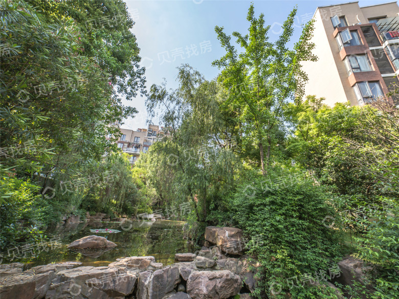  p>金色池塘二期位于合肥市蜀山井岗镇,由合肥英泰房地产开发有限公司