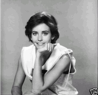  p>柯特妮·考克斯 ,1964年6月15日出生于美国阿拉巴马州伯明翰市