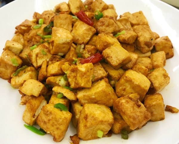  p>炒豆腐是一道常见的传统家常名菜,其主料是 a href="#" data-lemma