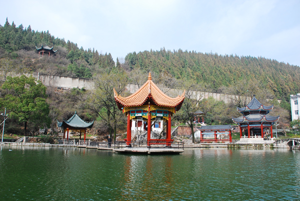 荆门市龙泉中学