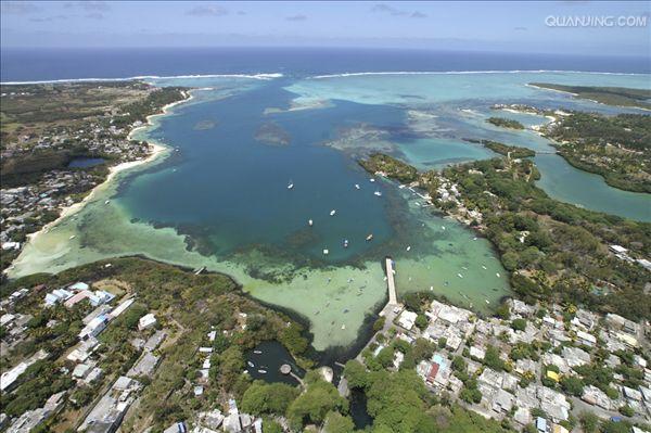 简称 b>毛里塔尼亚, /b>位于非洲西北部,地处北纬15～27度之间,面积