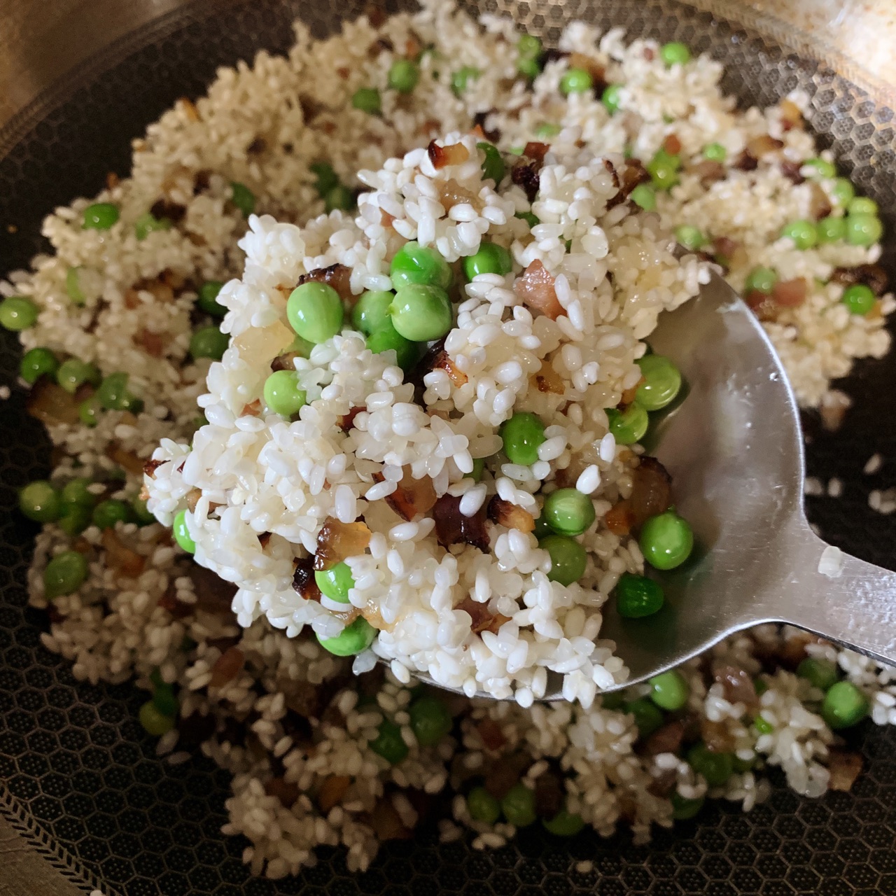 腊肉碗豆糯米饭
