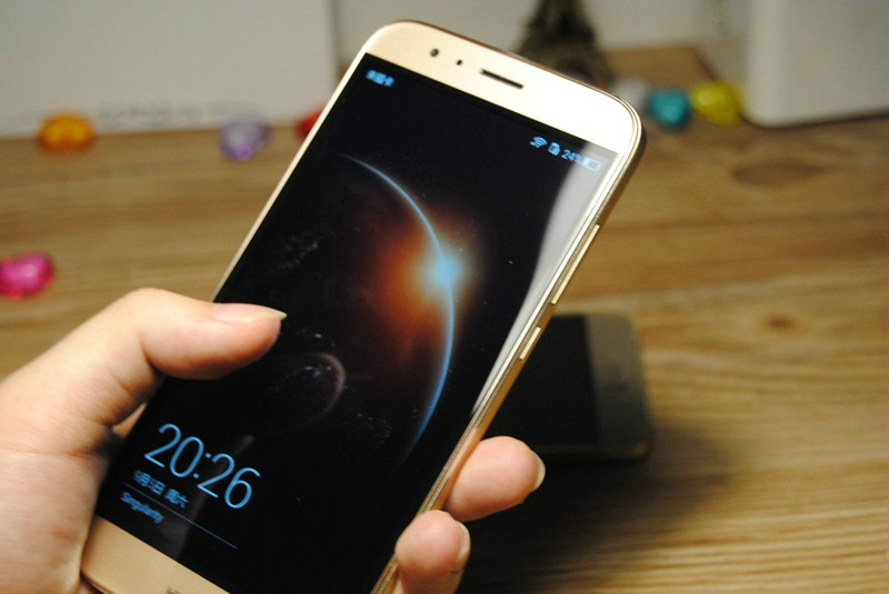  p>华为麦芒4是华为公司研发的手机产品,于2015年7月30日在青海湖正式