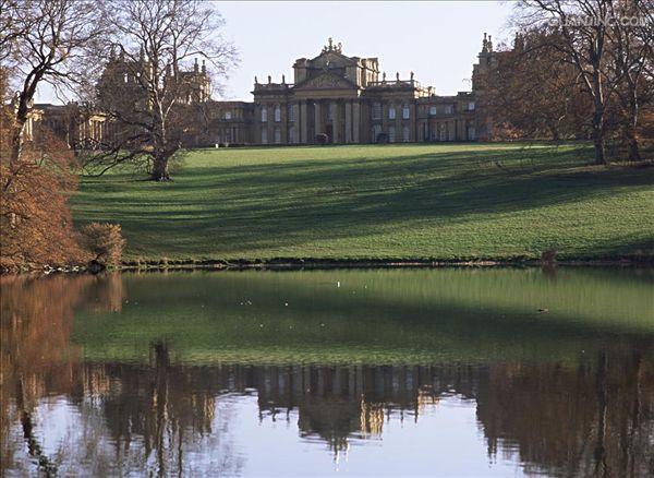  p>布莱尼姆宫,别名 a target="_blank" href="/item/丘吉尔/273967"