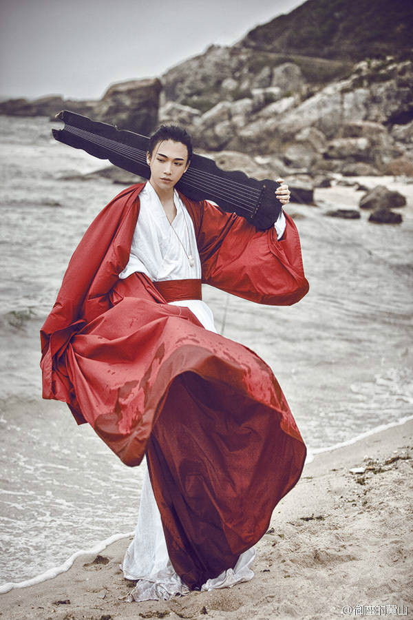  p>黄山,国内资深coser.cos作品华丽鬼魅且极具创意.