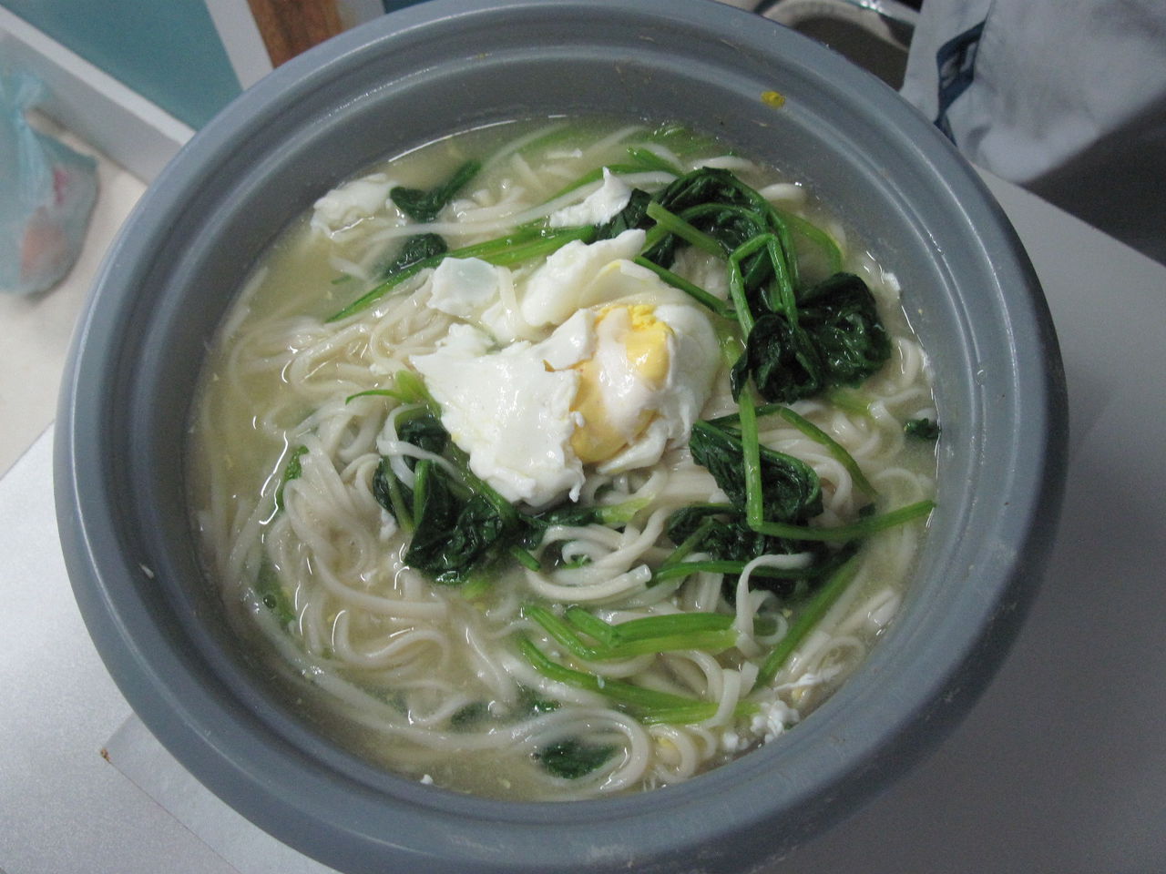  p>菠菜鸡蛋面是一道由 a href="#" data-lemmaid="575262">菠菜 /a>