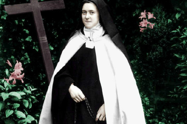 自幼丧母,体弱多病,信奉天主教,15岁入加尔默罗圣衣会