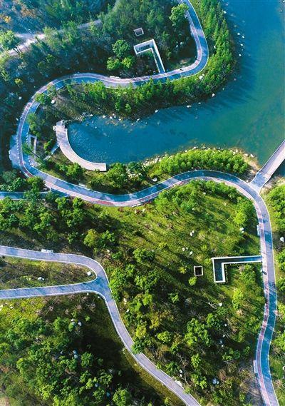  p data-id="gnzlk45c1q">天府新区中央公园位于成都中轴线 a target=