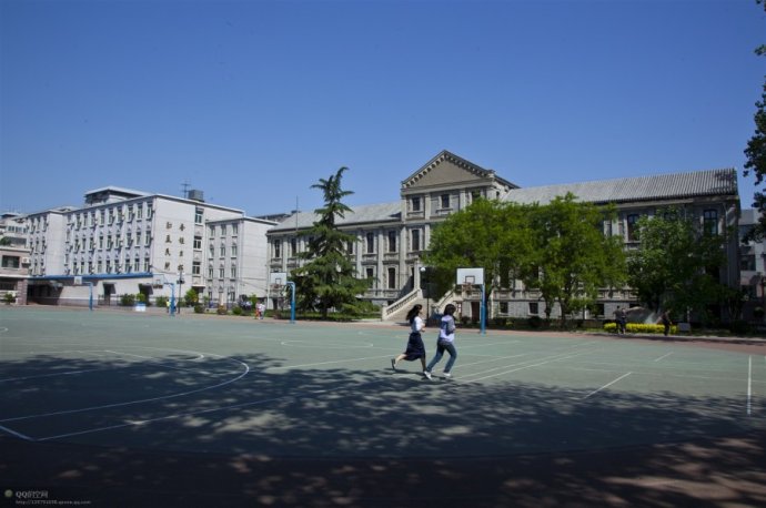  p data-id="gnbxk8jjhj">北京四中初中部位于北京市西城区教场胡同4