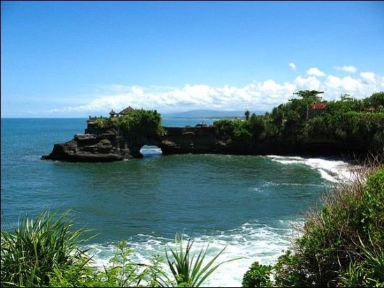  p>情人崖,又称为恋人岬,青丝崖等,是关岛最有名的旅游景点.