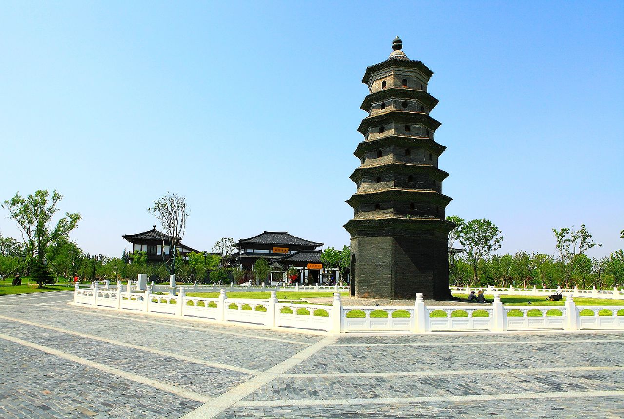  p>西溪圣境是位于东台市的西溪古镇的景区.