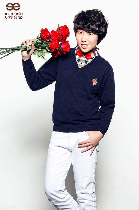 乐男子演唱组合,由 a target="_blank" href="/item/封迪/8213854"