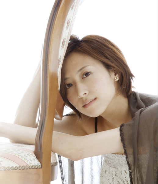  p>一青窈(ひとと よう,hitoto yo),本名颜窈,1976年9月20日出生于