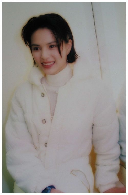  p>李若彤,原名李慧娴,1966年8月16日出生于中国香港,中国香港影视女
