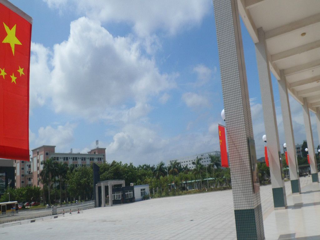  p>开发区一中座落于 a href="#" data-lemmaid="8476739">火炬开发区