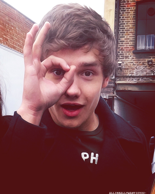 组合,现以 a target="_blank" href="/item/路易斯·汤姆林森/92307"