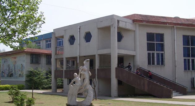  p>凤台县第十中学,又名 b>凤台十中 /b>,位于安徽省淮南市 a href="