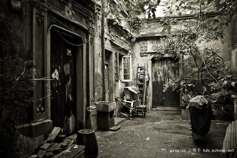  p>大中里始建于1925年的"大中里"曾经是上海市内保存最完整,规模最大