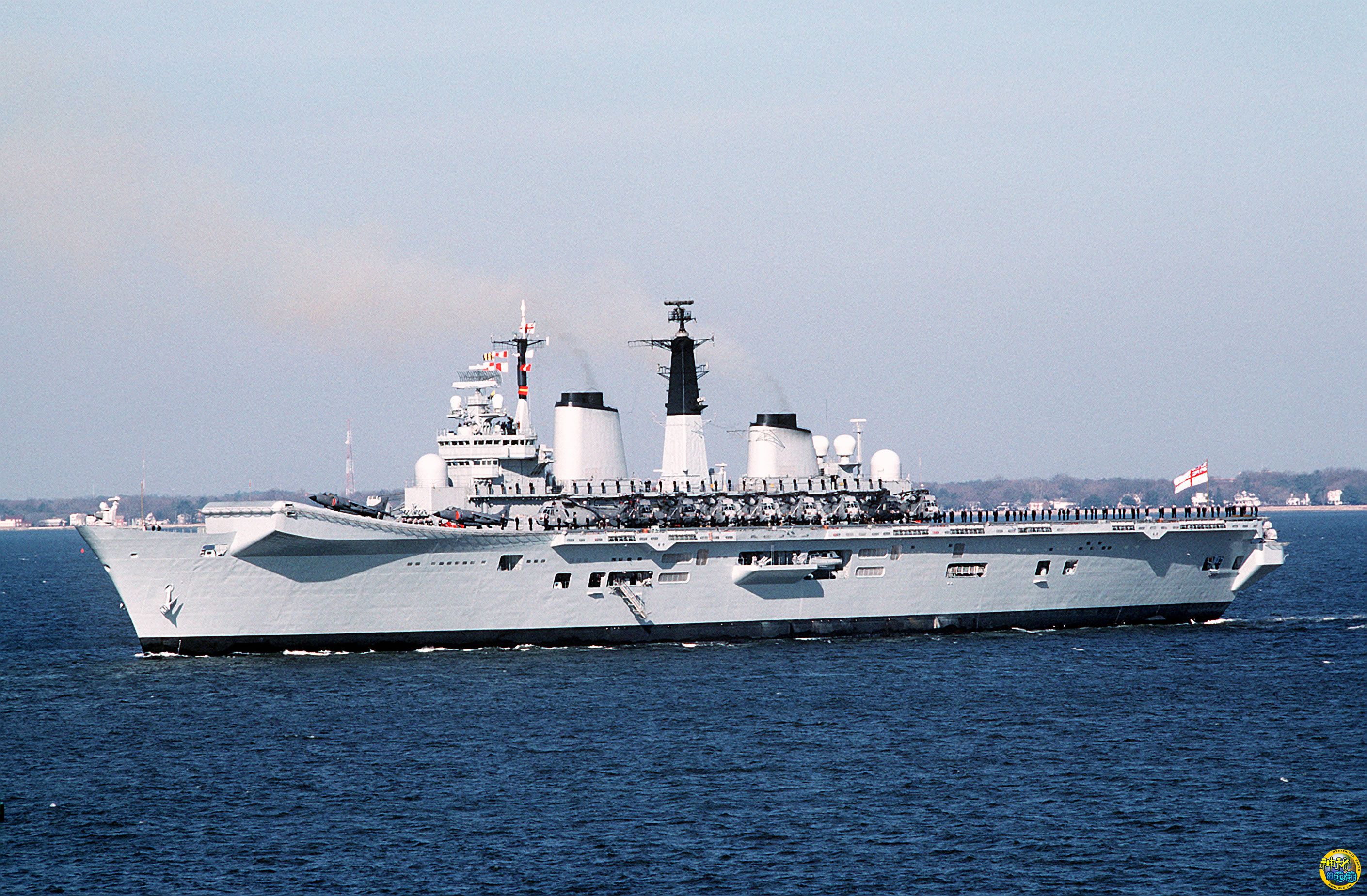 无敌级航空母舰的首舰,是一艘搭载短距/垂直起降舰载机的轻型航空母舰