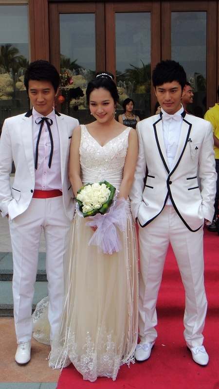  p>《暗香》是一部中国大陆电视剧,全剧共有33集,曾用名《被爱放逐》.