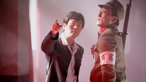  p>《京城往事》是根据小说《千年之光》改编的动作喜剧电影,由郑勇基