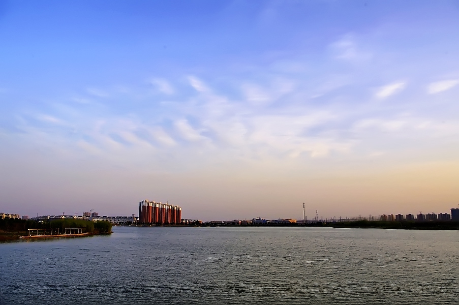  p data-id="gnxbip0exy">翡翠湖,位于安徽 a target="_blank" href="