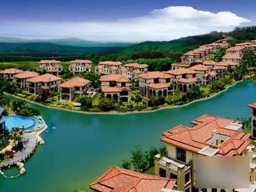 ">蓝山锦湾占地约27万平方米,总建筑面积约27万平方米,产品有独栋别墅