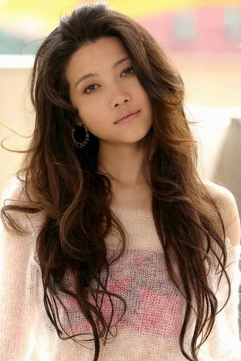  p>颜丙燕,1972年12月16日出生于北京市,祖籍山东曲阜,是孔子四大弟子