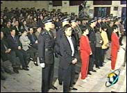  p>1999年1月4日晚7时许,张君,李泽军,陈世清,赵正红四人分持 a