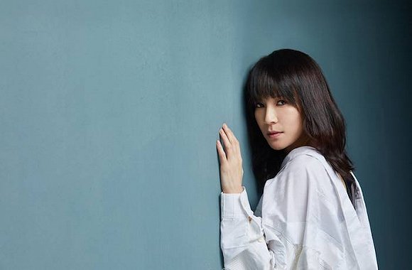 《离心力》是 a target="_blank" href="/item/杨乃文/70451" data