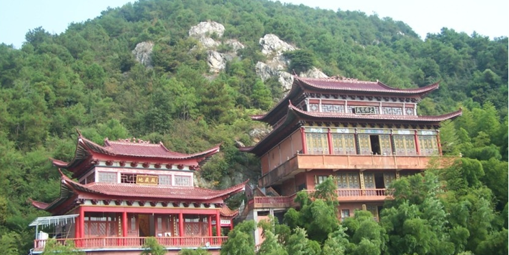  p>临川温泉风景区,位于 a href="#" data-lemmaid="215383">江西 /a>