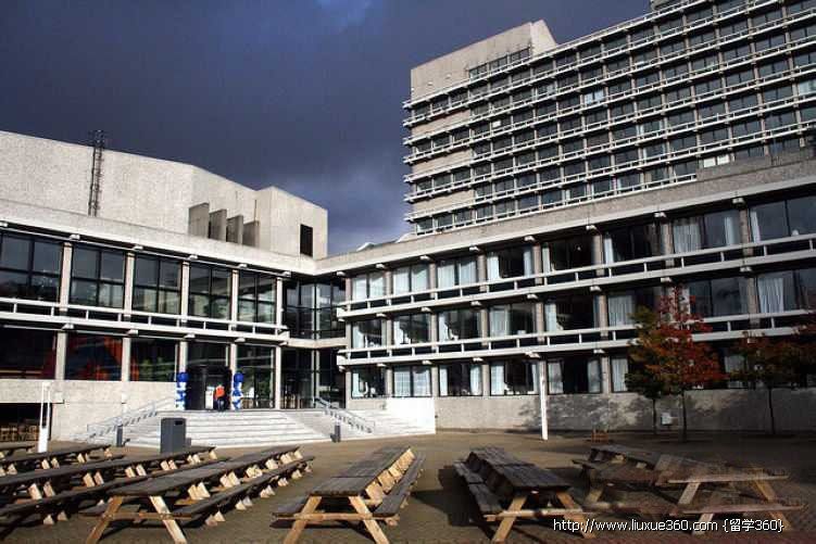 荷兰语:vrije universiteit amsterdam),又译为荷兰自由大学,简称阿