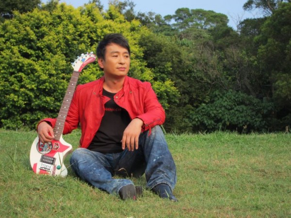  p>《这一生爱过你》是由胡如虹填词,钟兴民作曲,王中平演唱的一首